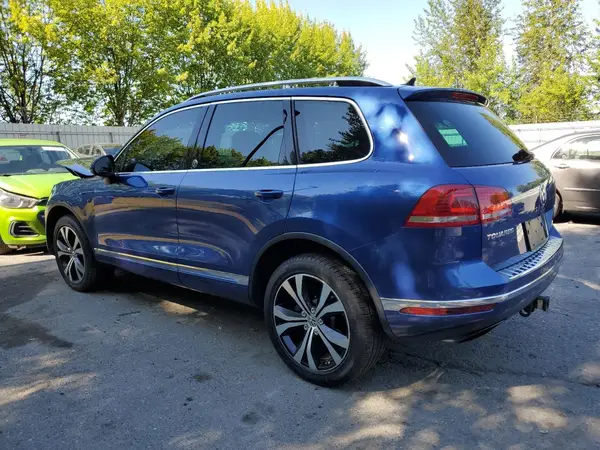 WVGRF7BP0HD004297 2017 VOLKSWAGEN TOUAREG - Image 2