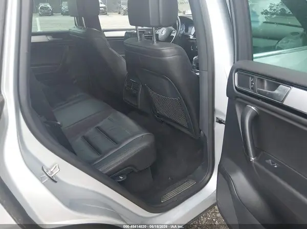 WVGRF7BP0HD004445 2017 VOLKSWAGEN TOUAREG - Image 8