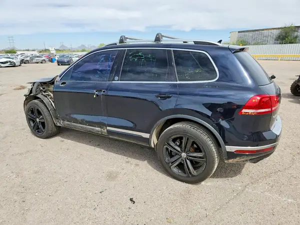 WVGRF7BP0HD006454 2017 VOLKSWAGEN TOUAREG - Image 2