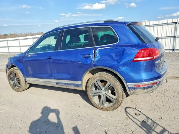 WVGRF7BP0HD006633 2017 VOLKSWAGEN TOUAREG - Image 2