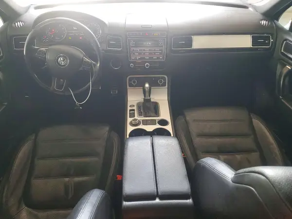 WVGRF7BP1HD000355 2017 VOLKSWAGEN TOUAREG - Image 8