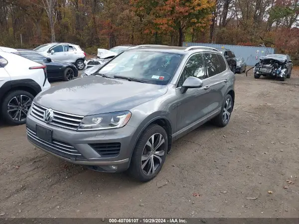WVGRF7BP1HD000775 2017 VOLKSWAGEN TOUAREG - Image 2