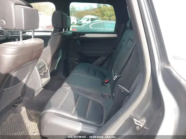 WVGRF7BP1HD000775 2017 VOLKSWAGEN TOUAREG - Image 8