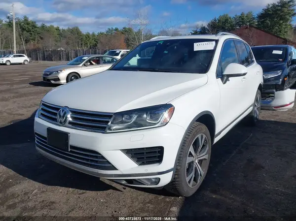 WVGRF7BP1HD001599 2017 VOLKSWAGEN TOUAREG - Image 2
