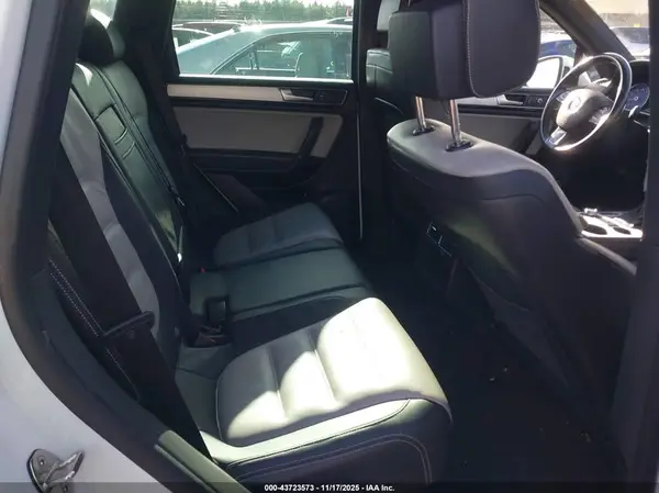 WVGRF7BP1HD001599 2017 VOLKSWAGEN TOUAREG - Image 8
