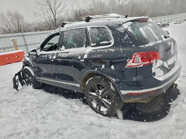 WVGRF7BP1HD001697 2017 VOLKSWAGEN TOUAREG - Image 2