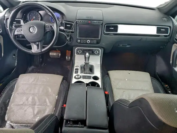 WVGRF7BP1HD001697 2017 VOLKSWAGEN TOUAREG - Image 8