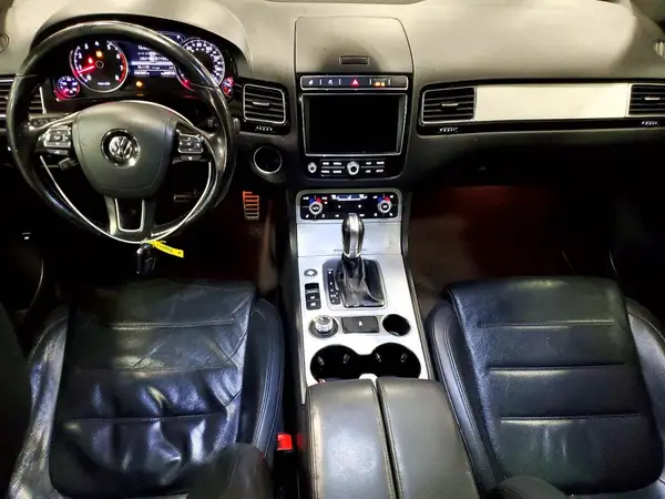 WVGRF7BP1HD002736 2017 VOLKSWAGEN TOUAREG - Image 8
