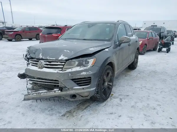 WVGRF7BP1HD003658 2017 VOLKSWAGEN TOUAREG - Image 2