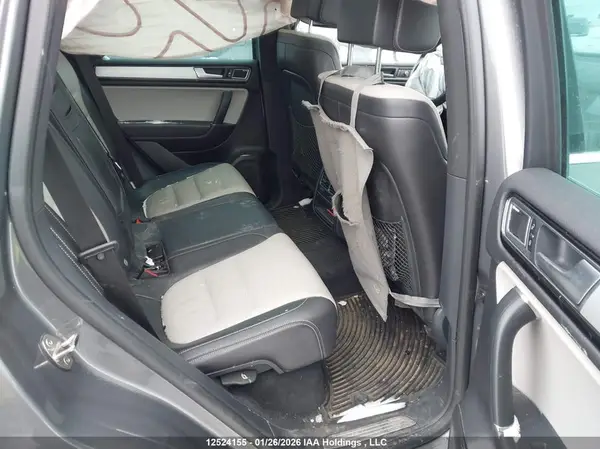 WVGRF7BP1HD003658 2017 VOLKSWAGEN TOUAREG - Image 8