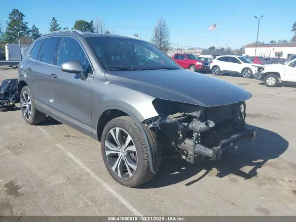 WVGRF7BP1HD004308 2017 VOLKSWAGEN TOUAREG - Image 1