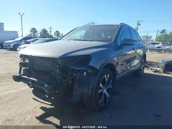 WVGRF7BP1HD004308 2017 VOLKSWAGEN TOUAREG - Image 2