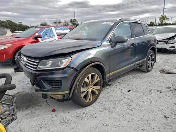WVGRF7BP1HD004857 2017 VOLKSWAGEN TOUAREG - Image 1