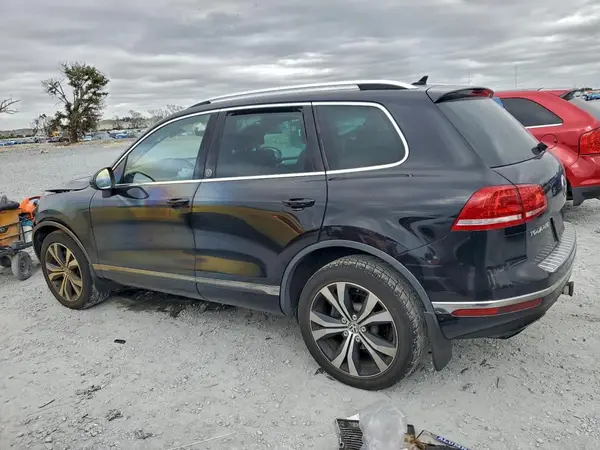 WVGRF7BP1HD004857 2017 VOLKSWAGEN TOUAREG - Image 2