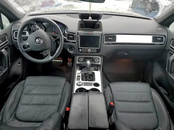 WVGRF7BP1HD005054 2017 VOLKSWAGEN TOUAREG - Image 8