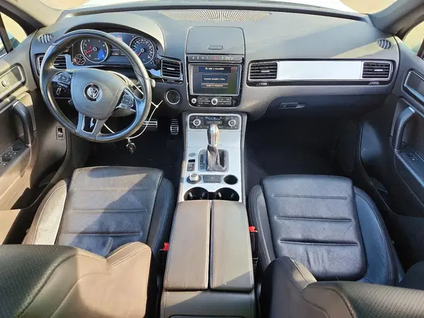 WVGRF7BP1HD005300 2017 VOLKSWAGEN TOUAREG - Image 8