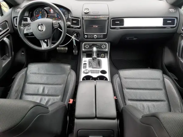 WVGRF7BP1HD005622 2017 VOLKSWAGEN TOUAREG - Image 8