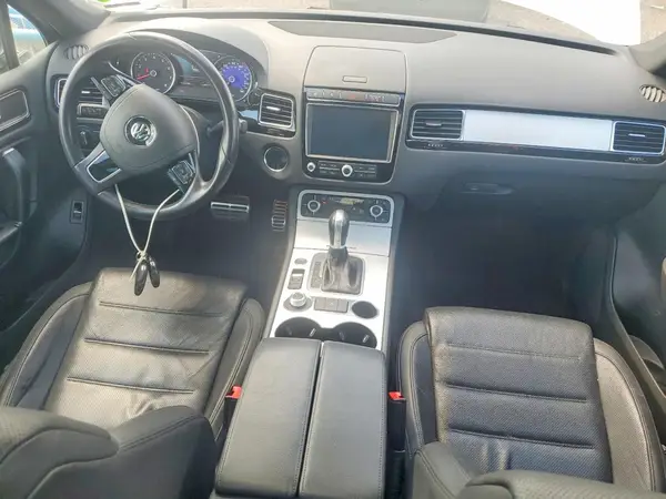 WVGRF7BP1HD006060 2017 VOLKSWAGEN TOUAREG - Image 8