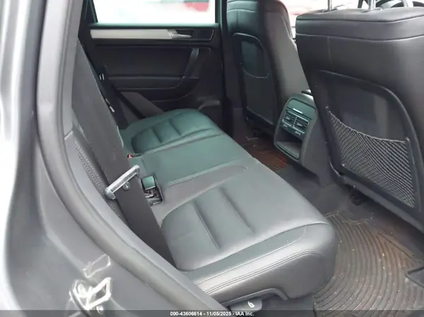 WVGRF7BP2HD000767 2017 VOLKSWAGEN TOUAREG - Image 8