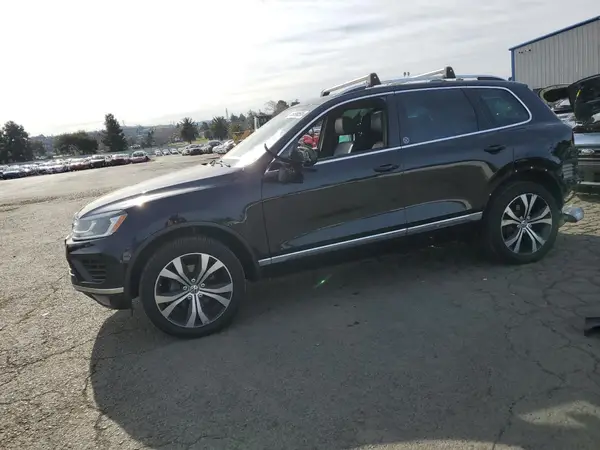 WVGRF7BP2HD000803 2017 VOLKSWAGEN TOUAREG - Image 1