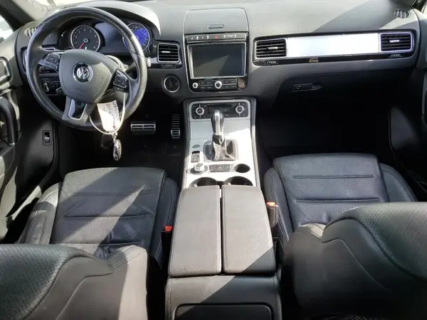 WVGRF7BP2HD000803 2017 VOLKSWAGEN TOUAREG - Image 8