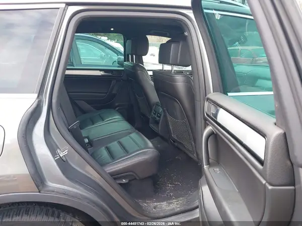 WVGRF7BP2HD000879 2017 VOLKSWAGEN TOUAREG - Image 8