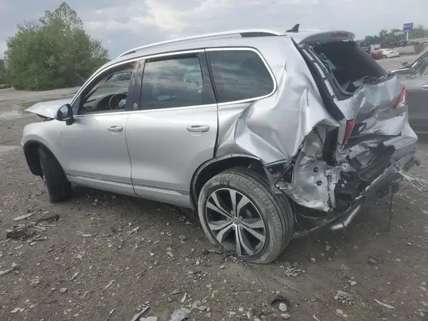 WVGRF7BP2HD001093 2017 VOLKSWAGEN TOUAREG - Image 2