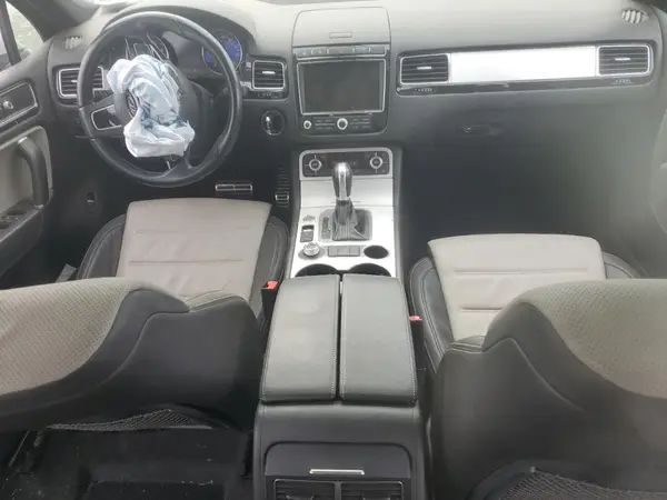 WVGRF7BP2HD001093 2017 VOLKSWAGEN TOUAREG - Image 8