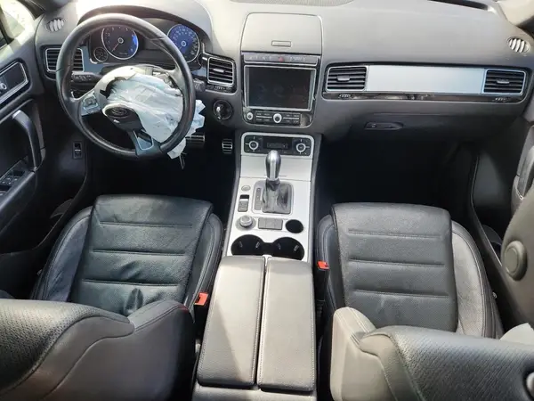 WVGRF7BP2HD001871 2017 VOLKSWAGEN TOUAREG - Image 8