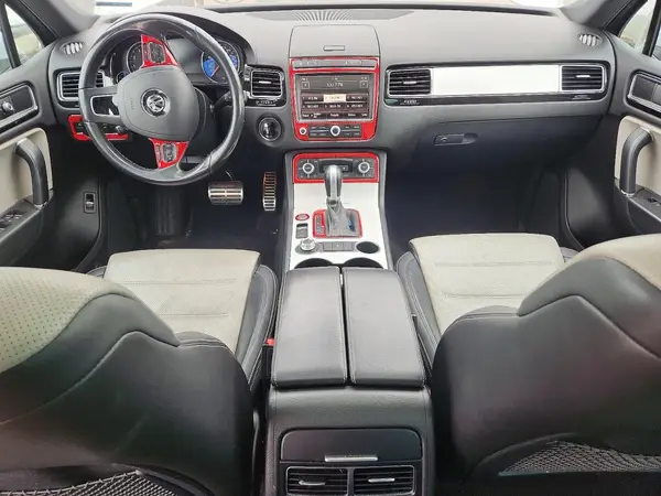 WVGRF7BP2HD003426 2017 VOLKSWAGEN TOUAREG - Image 8