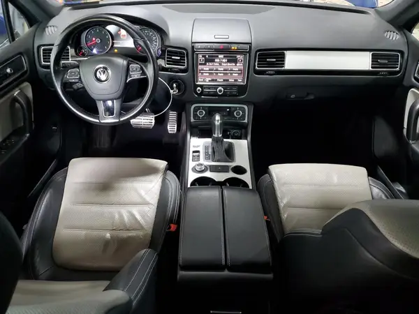 WVGRF7BP3HD000826 2017 VOLKSWAGEN TOUAREG - Image 8