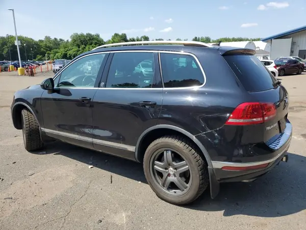 WVGRF7BP3HD000888 2017 VOLKSWAGEN TOUAREG - Image 2