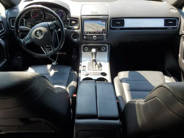 WVGRF7BP3HD000888 2017 VOLKSWAGEN TOUAREG - Image 8