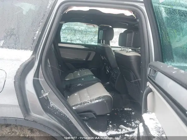 WVGRF7BP3HD001281 2017 VOLKSWAGEN TOUAREG - Image 8