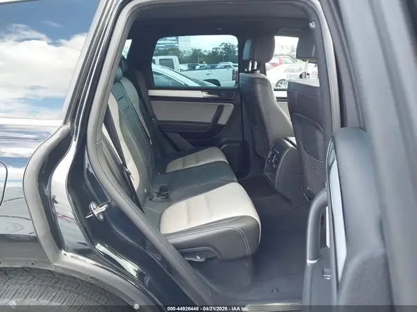 WVGRF7BP3HD002785 2017 VOLKSWAGEN TOUAREG - Image 8