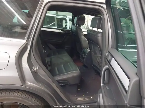 WVGRF7BP3HD003094 2017 VOLKSWAGEN TOUAREG - Image 8