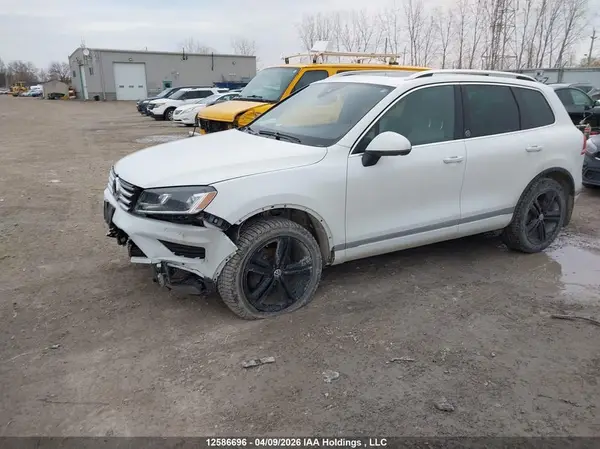 WVGRF7BP3HD003323 2017 VOLKSWAGEN TOUAREG - Image 2