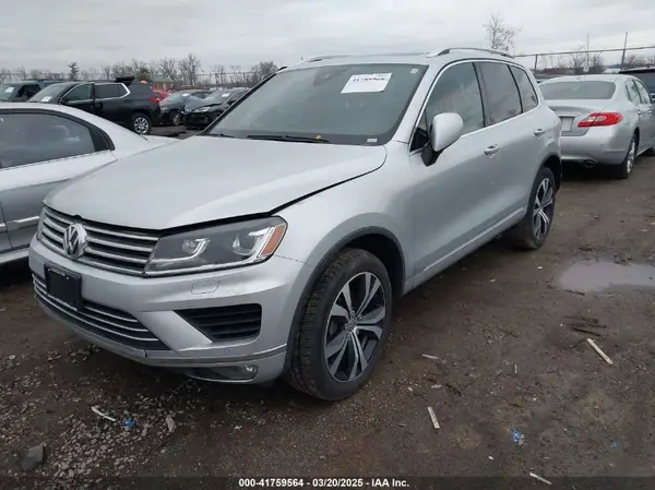 WVGRF7BP3HD004486 2017 VOLKSWAGEN TOUAREG - Image 2