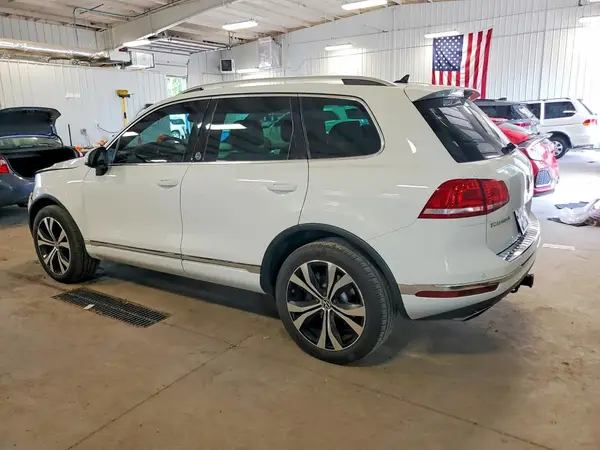 WVGRF7BP4HD001399 2017 VOLKSWAGEN TOUAREG - Image 2