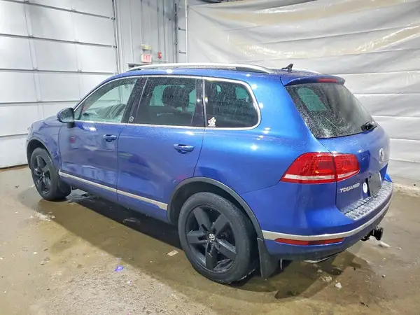 WVGRF7BP4HD001502 2017 VOLKSWAGEN TOUAREG - Image 2