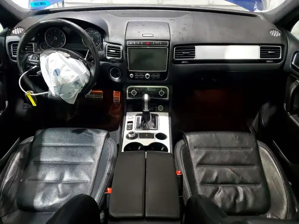 WVGRF7BP4HD001502 2017 VOLKSWAGEN TOUAREG - Image 8