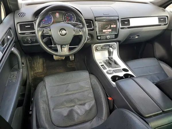 WVGRF7BP4HD001676 2017 VOLKSWAGEN TOUAREG - Image 8