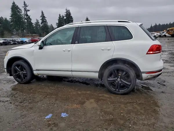 WVGRF7BP4HD002861 2017 VOLKSWAGEN TOUAREG - Image 2