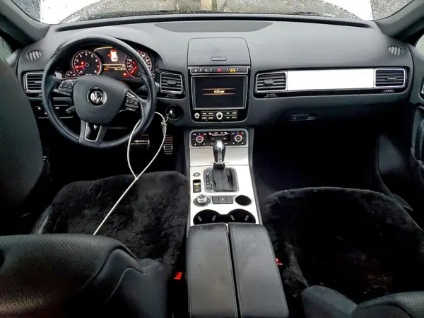 WVGRF7BP4HD002861 2017 VOLKSWAGEN TOUAREG - Image 8