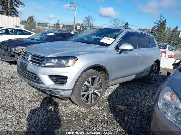 WVGRF7BP4HD004545 2017 VOLKSWAGEN TOUAREG - Image 2