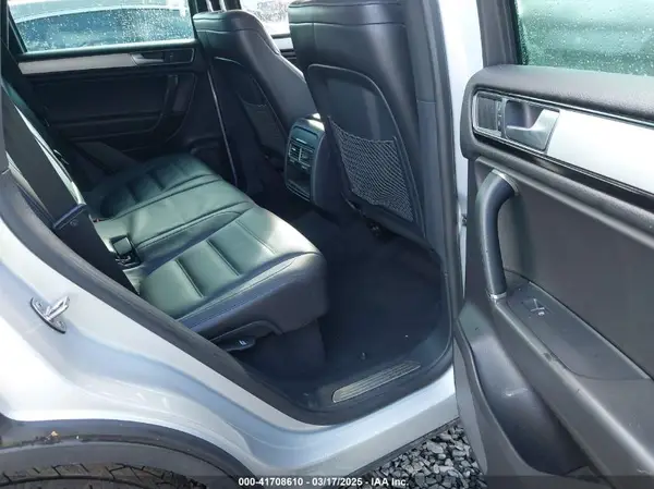 WVGRF7BP4HD004545 2017 VOLKSWAGEN TOUAREG - Image 8