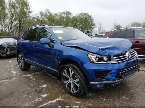 WVGRF7BP4HD005937 2017 VOLKSWAGEN TOUAREG - Image 1