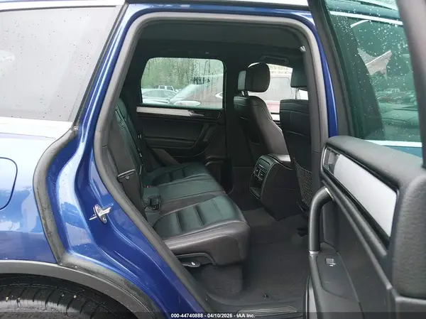 WVGRF7BP4HD005937 2017 VOLKSWAGEN TOUAREG - Image 8