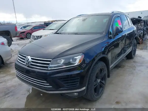 WVGRF7BP5HD000858 2017 VOLKSWAGEN TOUAREG - Image 2
