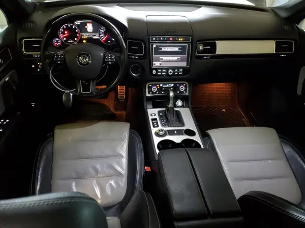 WVGRF7BP5HD003159 2017 VOLKSWAGEN TOUAREG - Image 8